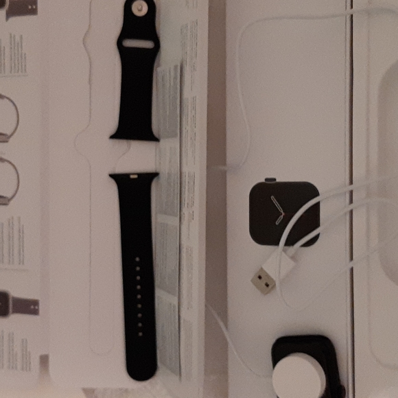 Brand new Apple Watch, Series 6 - Picture 5 of 8